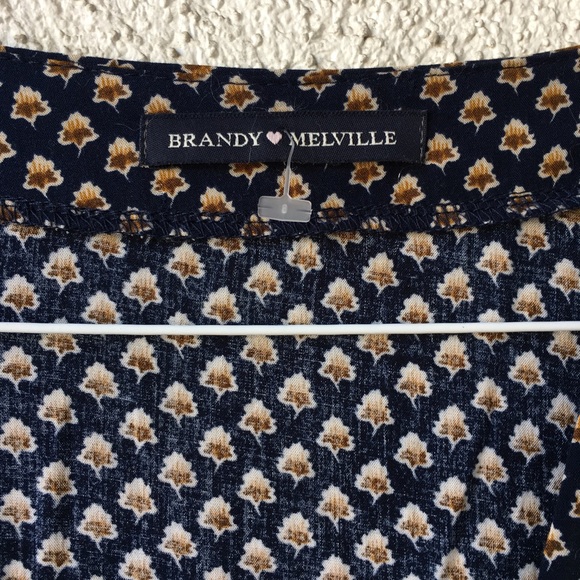 NEW Brandy Melville Long Sleeve Floral Crop Top - Picture 5 of 5